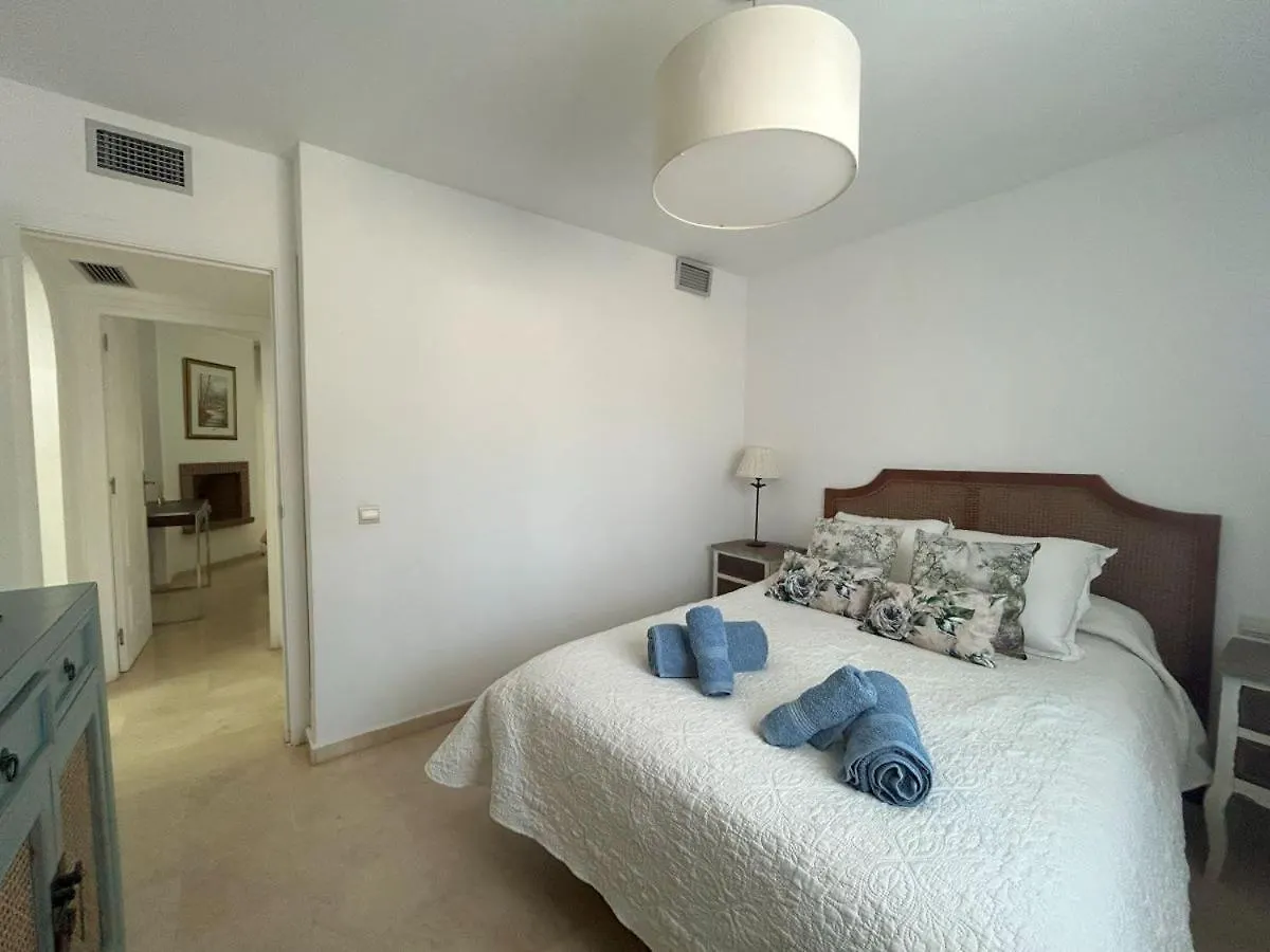 Holidays & Homes, Calahonda Royale Lirio, 300 M Playa Mijas Apartment