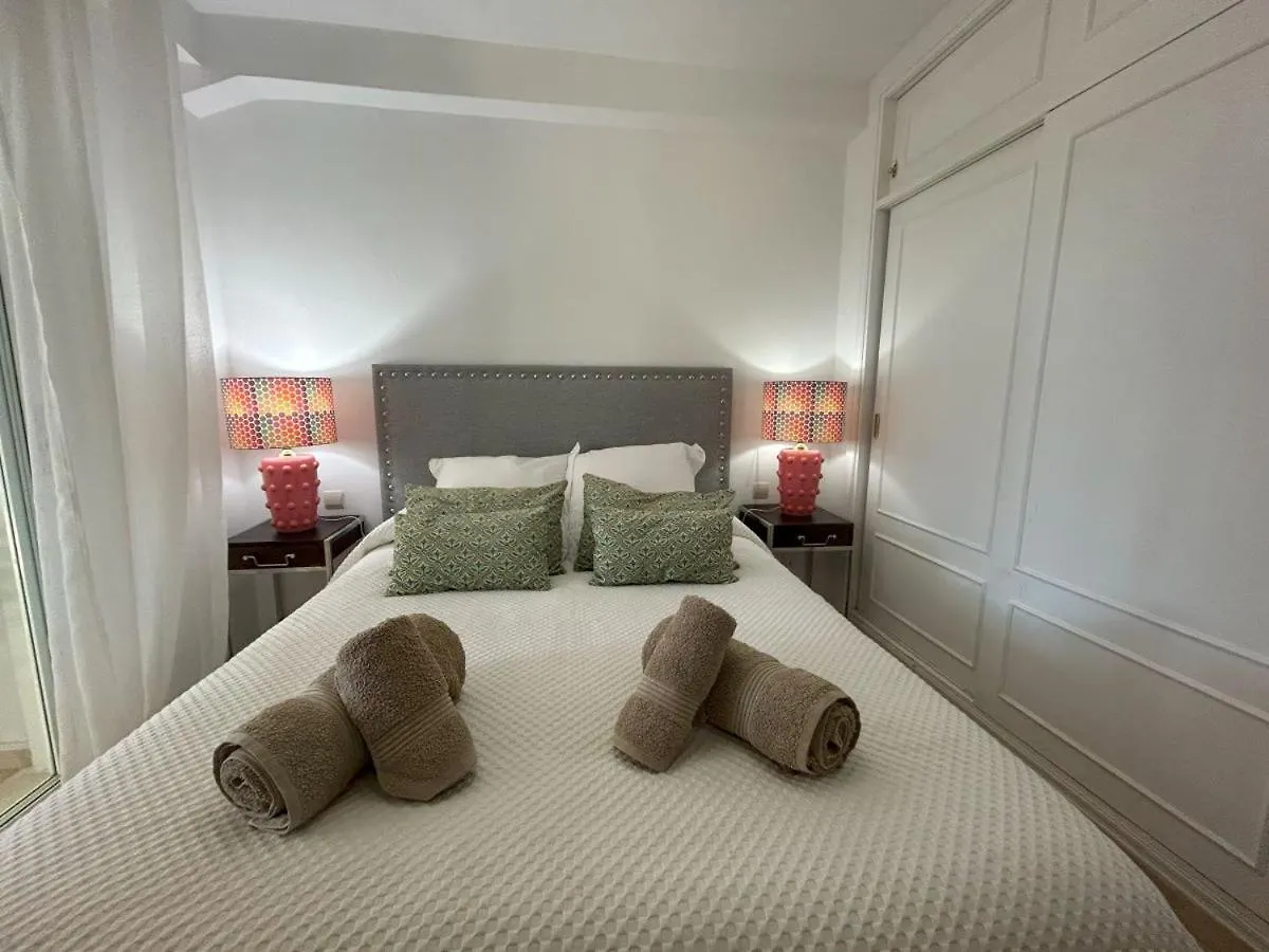 Apartment Holidays & Homes, Calahonda Royale Lirio, 300 M Playa Mijas